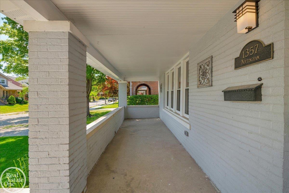 1357 Nottingham Road Grosse Pointe, MI 48230 - Photo 3 of 38 50180286-328920e7-7c54-42bd-a61a-523442bb9fb6.JPG