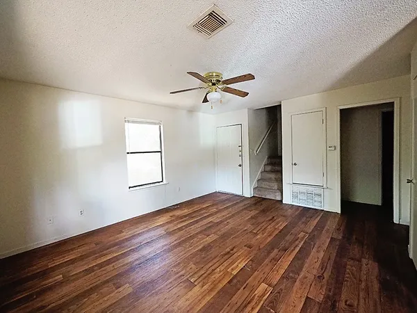 $1,100 | 115 South Frio Street, Unit H, Lockhart, TX 78644