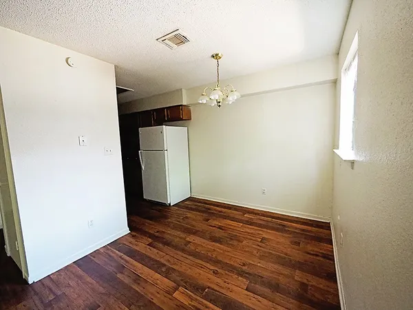 $1,100 | 115 South Frio Street, Unit H, Lockhart, TX 78644
