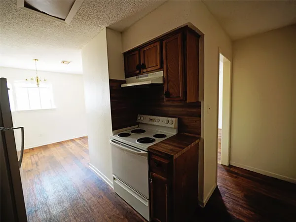 $1,100 | 115 South Frio Street, Unit H, Lockhart, TX 78644