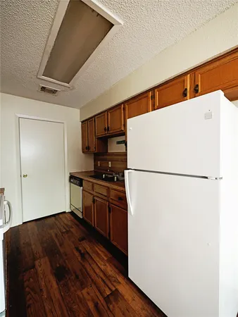 $1,100 | 115 South Frio Street, Unit H, Lockhart, TX 78644