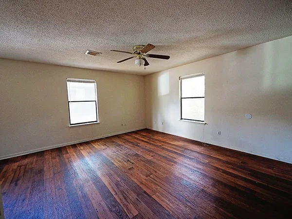 $1,100 | 115 South Frio Street, Unit H, Lockhart, TX 78644