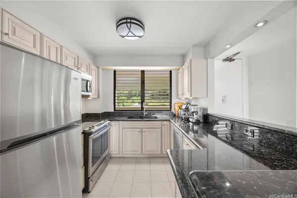 $4,000 | 6770 Hawaii Kai Drive, Unit 308, Honolulu, HI 96825