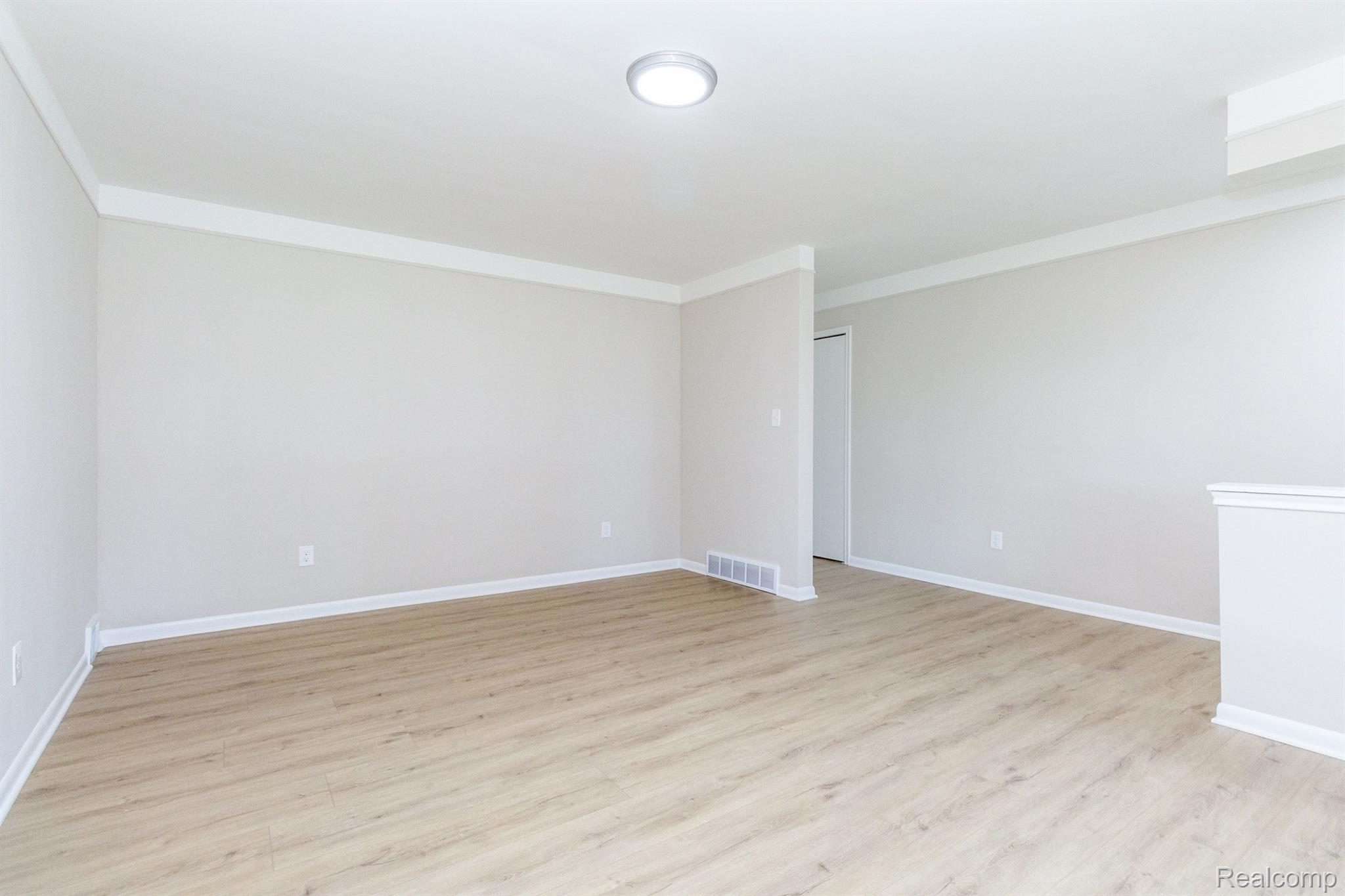 11415 Racine Road Warren, MI 48093 - Photo 5 of 25