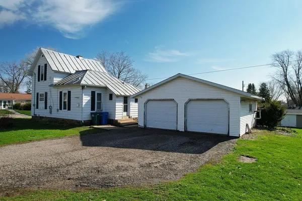 $179,900 | 527 Badger Drive, Baraboo, WI 53913