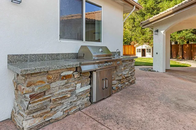 $879,999 | 3913 Bayview Drive, Modesto, CA 95355