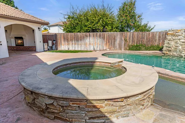 $879,999 | 3913 Bayview Drive, Modesto, CA 95355