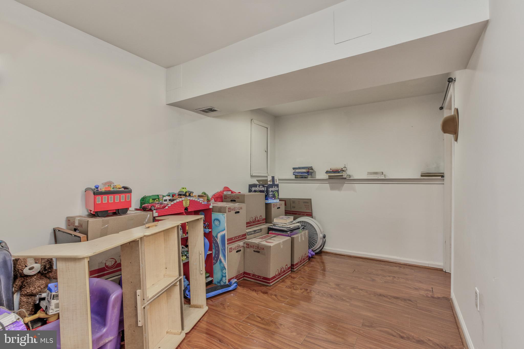 9129 Roundleaf Way Gaithersburg, MD 20879 - Photo 34 of 42 Gallery Image 34