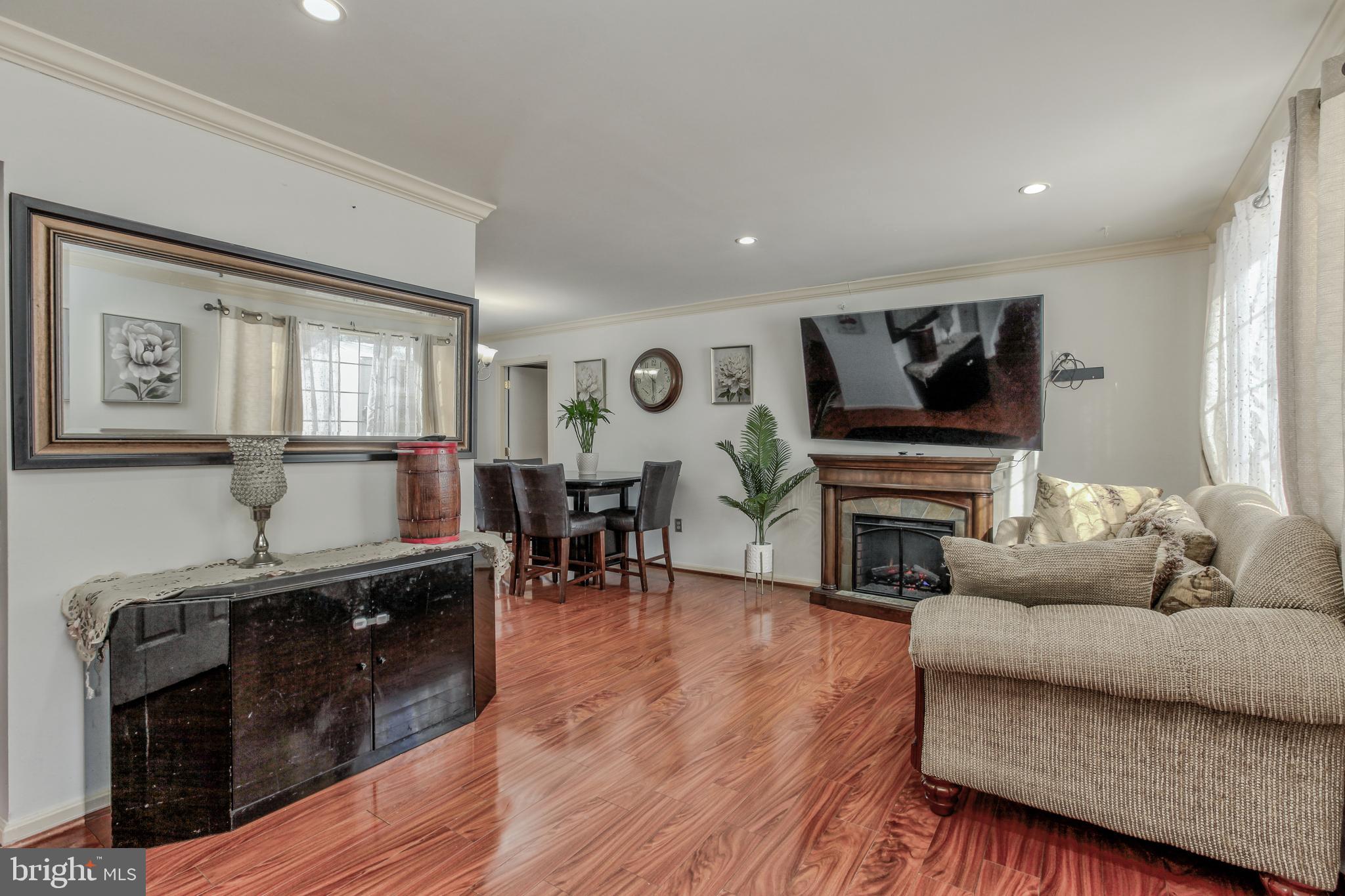 9129 Roundleaf Way Gaithersburg, MD 20879 - Photo 7 of 42 Gallery Image 7