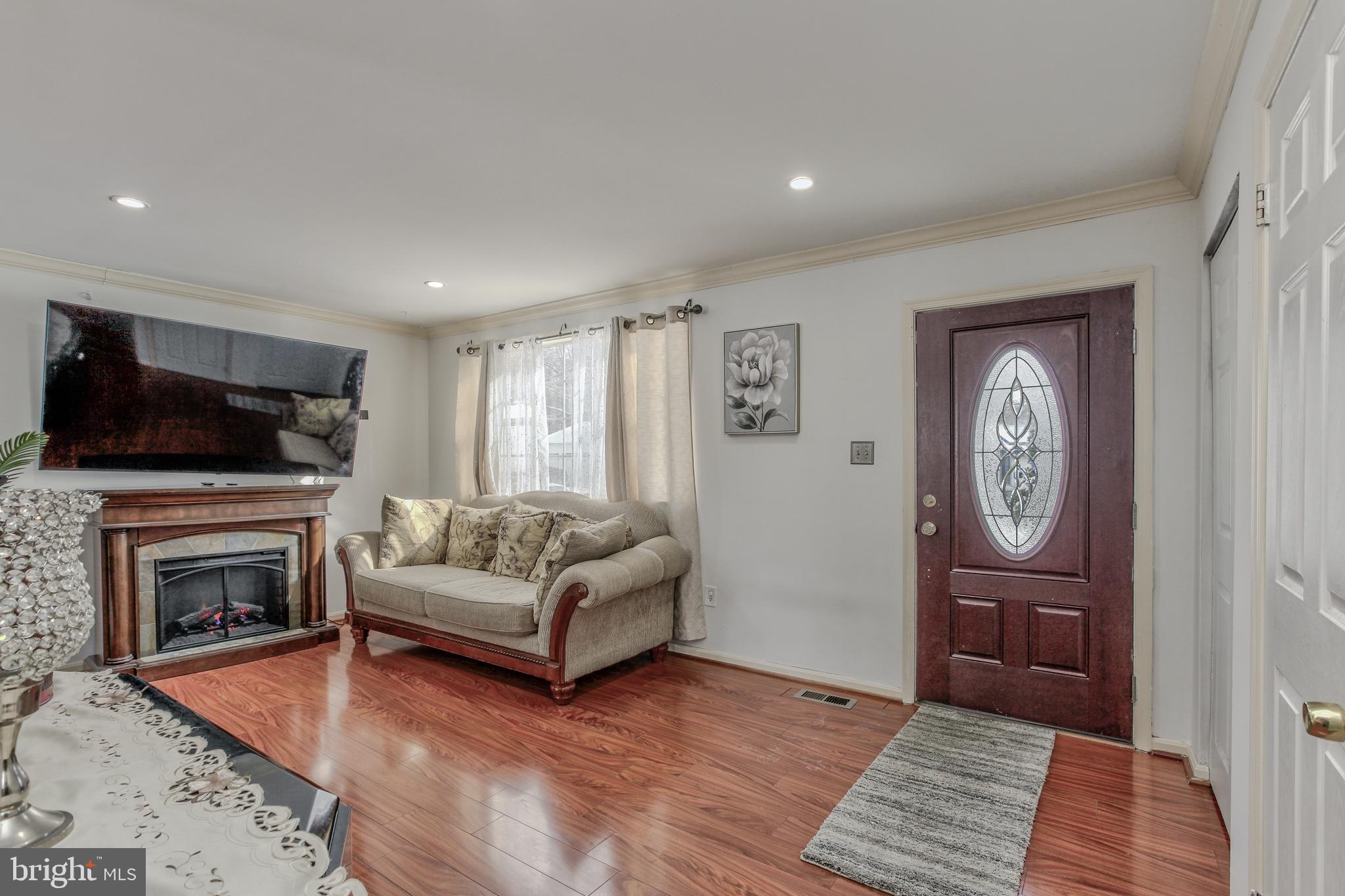9129 Roundleaf Way Gaithersburg, MD 20879 - Photo 8 of 42 Gallery Image 8