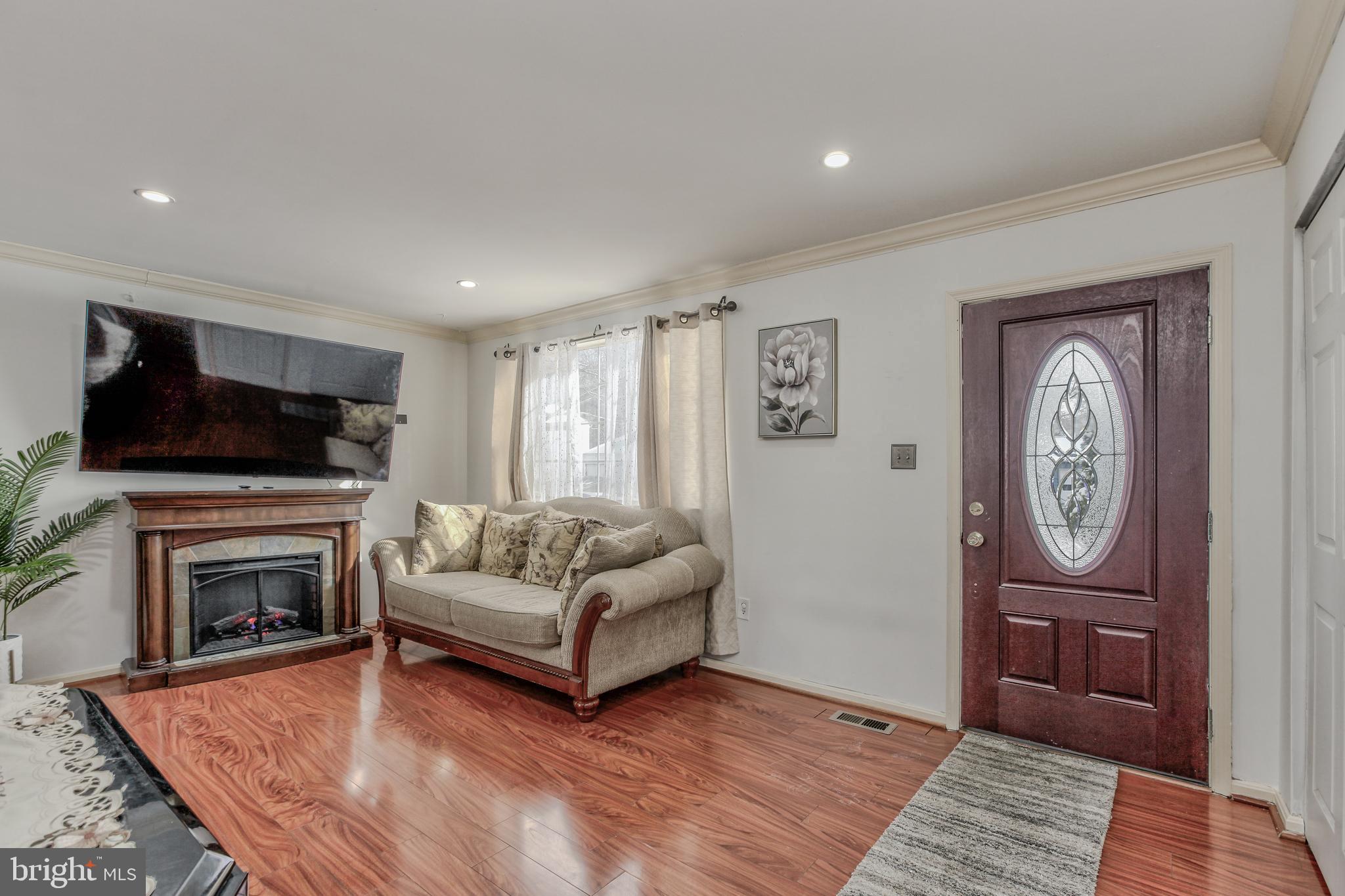 9129 Roundleaf Way Gaithersburg, MD 20879 - Photo 9 of 42 Gallery Image 9