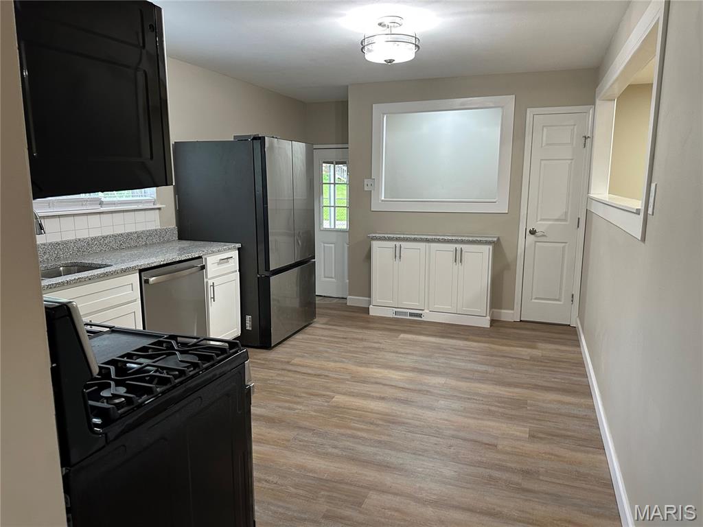7230 Howdershell Road Hazelwood, MO 63042 - Photo 6 of 29