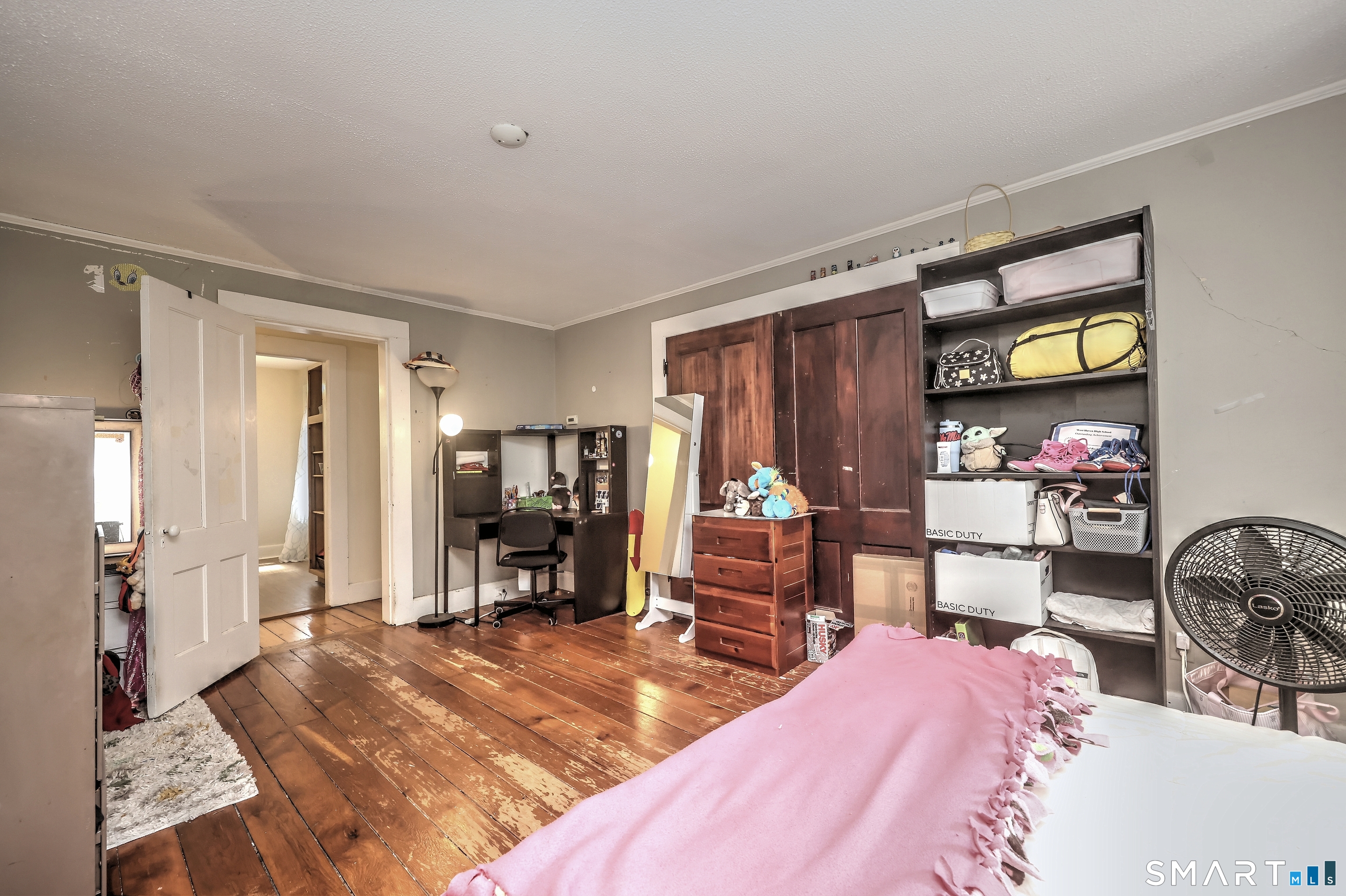 186 Jones Hill Road West Haven, CT 06516 - Photo 24 of 33 a bedroom with a bed a desk and chair
