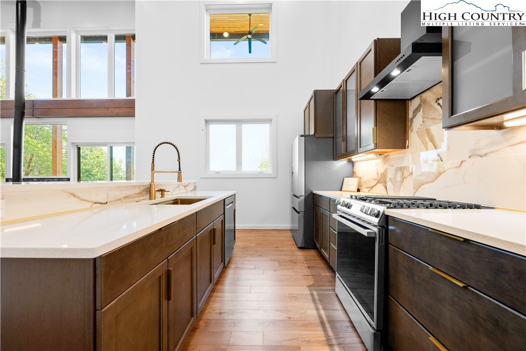 1075 Center Ct Drive Boone, NC 28607 - Photo 17 of 48 a kitchen with a sink stove and cabinets