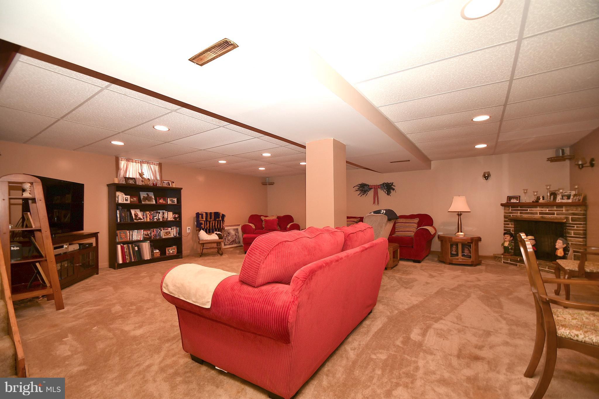1515 Weyburn Road Baltimore, MD 21237 - Photo 15 of 21 Family Room