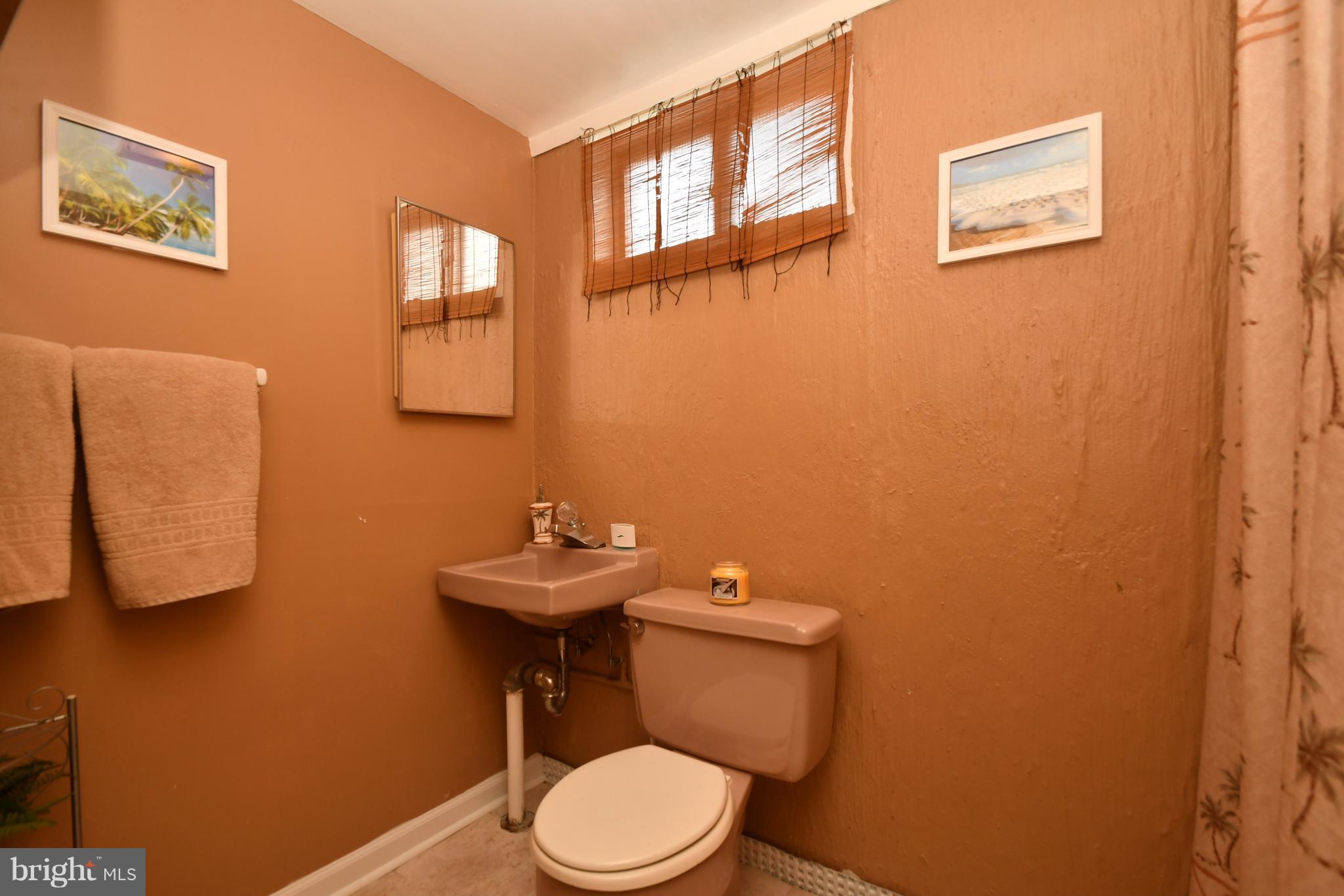 1515 Weyburn Road Baltimore, MD 21237 - Photo 16 of 21 Bath