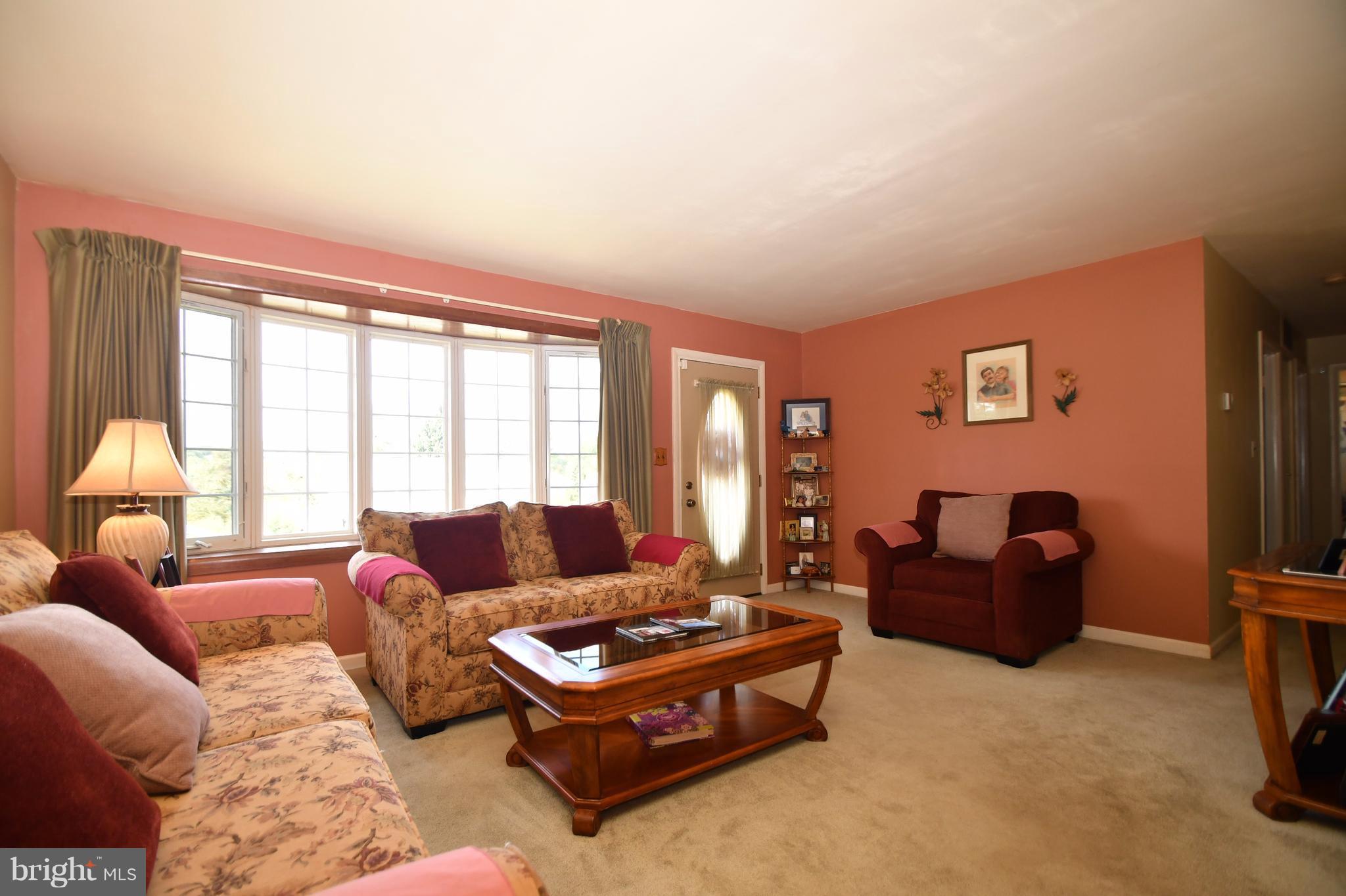 1515 Weyburn Road Baltimore, MD 21237 - Photo 3 of 21 Living Room