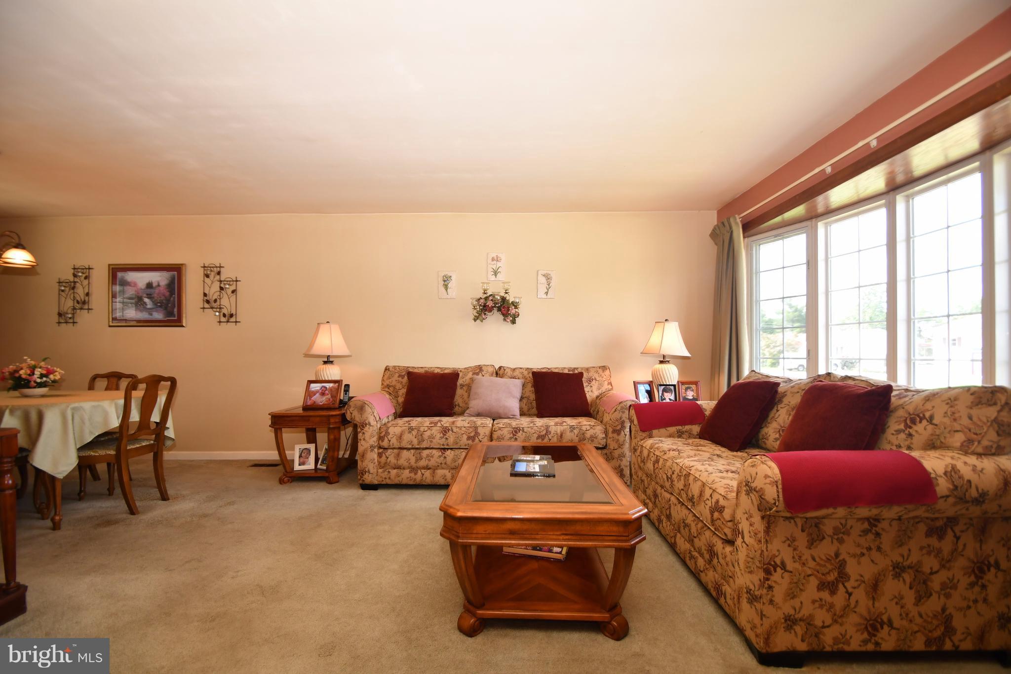 1515 Weyburn Road Baltimore, MD 21237 - Photo 4 of 21 Living Room