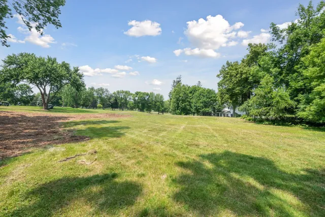 $1,200,000 | 2669 Woodbridge Road, Minnetonka Beach, MN 55391