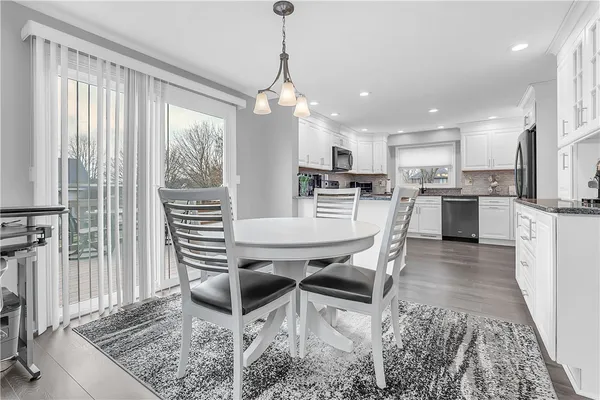 $389,900 | 5 Stonebridge Crescent, Perinton, NY 14450