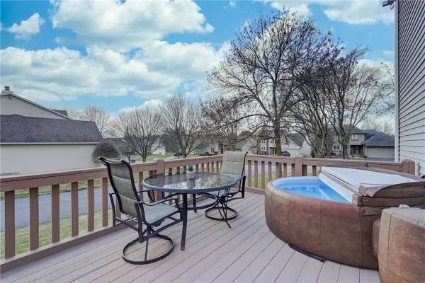 $389,900 | 5 Stonebridge Crescent, Perinton, NY 14450