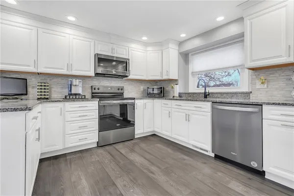 $389,900 | 5 Stonebridge Crescent, Perinton, NY 14450
