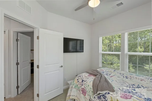 a view of livingroom with furniture