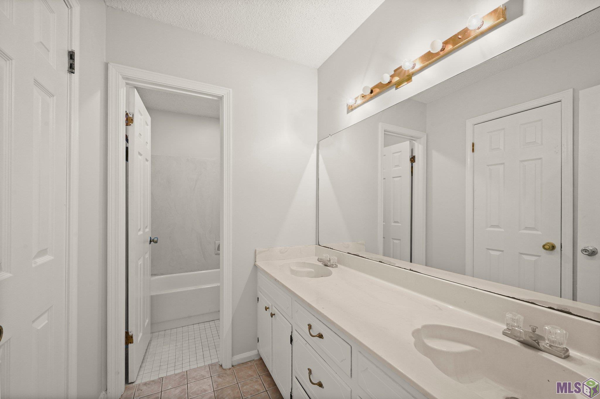 1820 Carolyn Sue Drive, Unit L Baton Rouge, LA 70815 - Photo 12 of 14