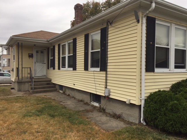 76 Larch Street Pawtucket, RI 02860 - Photo 2 of 16 Gallery Image 2