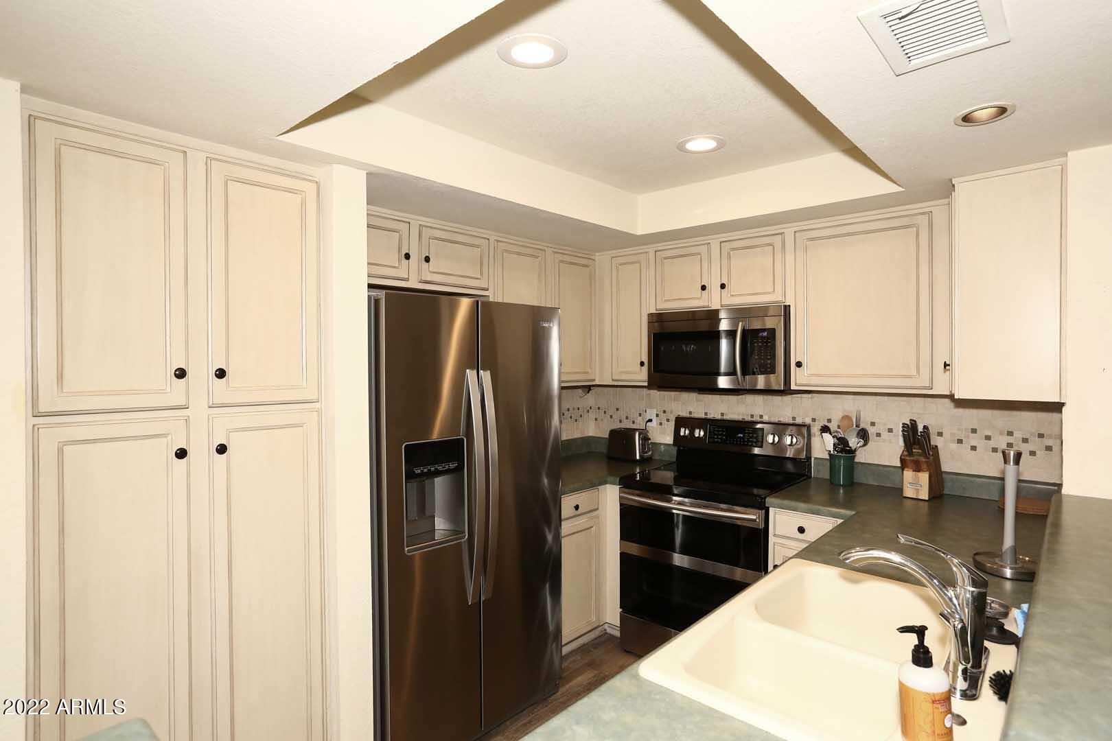 9705 East Mountain View Road, Unit 1032 Scottsdale, AZ 85258 - Photo 11 of 51 Kitchen2