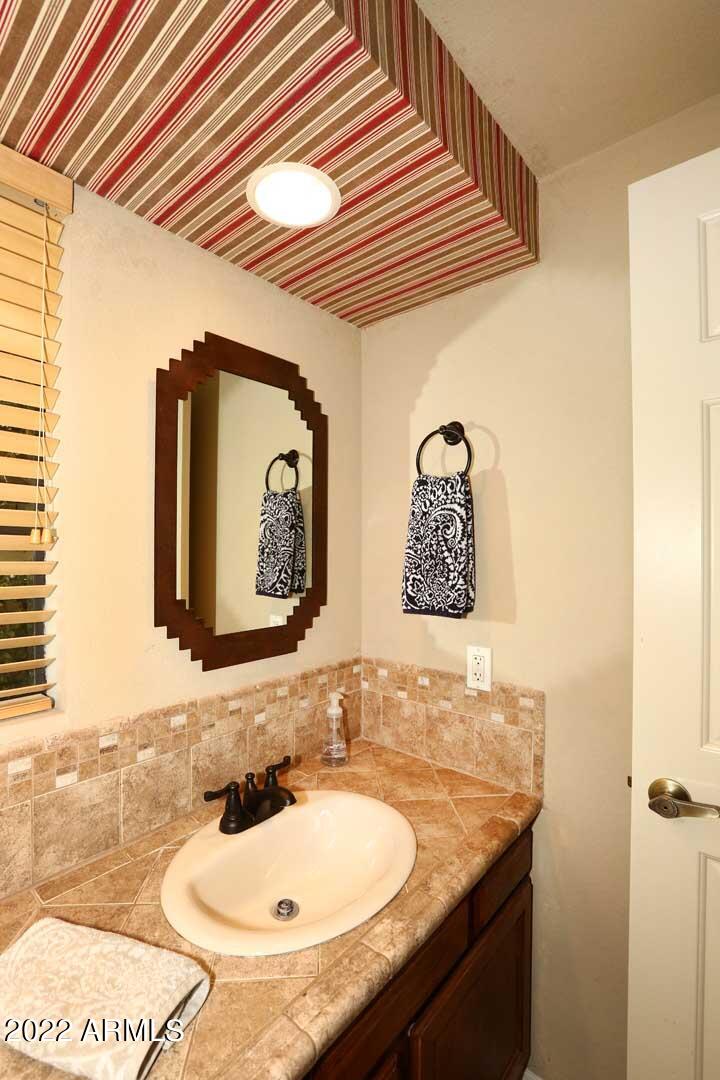 9705 East Mountain View Road, Unit 1032 Scottsdale, AZ 85258 - Photo 18 of 51 Powder Room