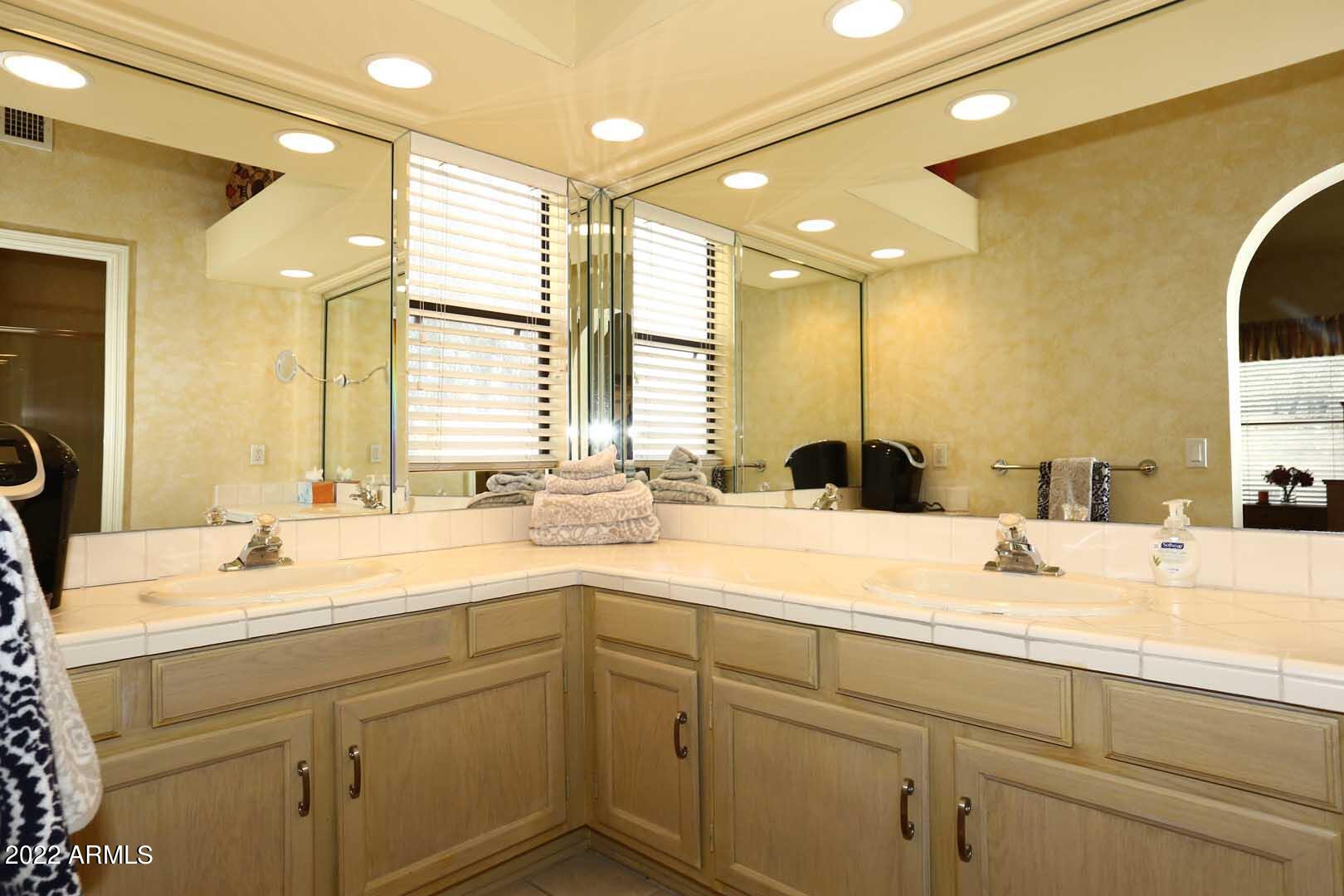9705 East Mountain View Road, Unit 1032 Scottsdale, AZ 85258 - Photo 26 of 51 Master Bath