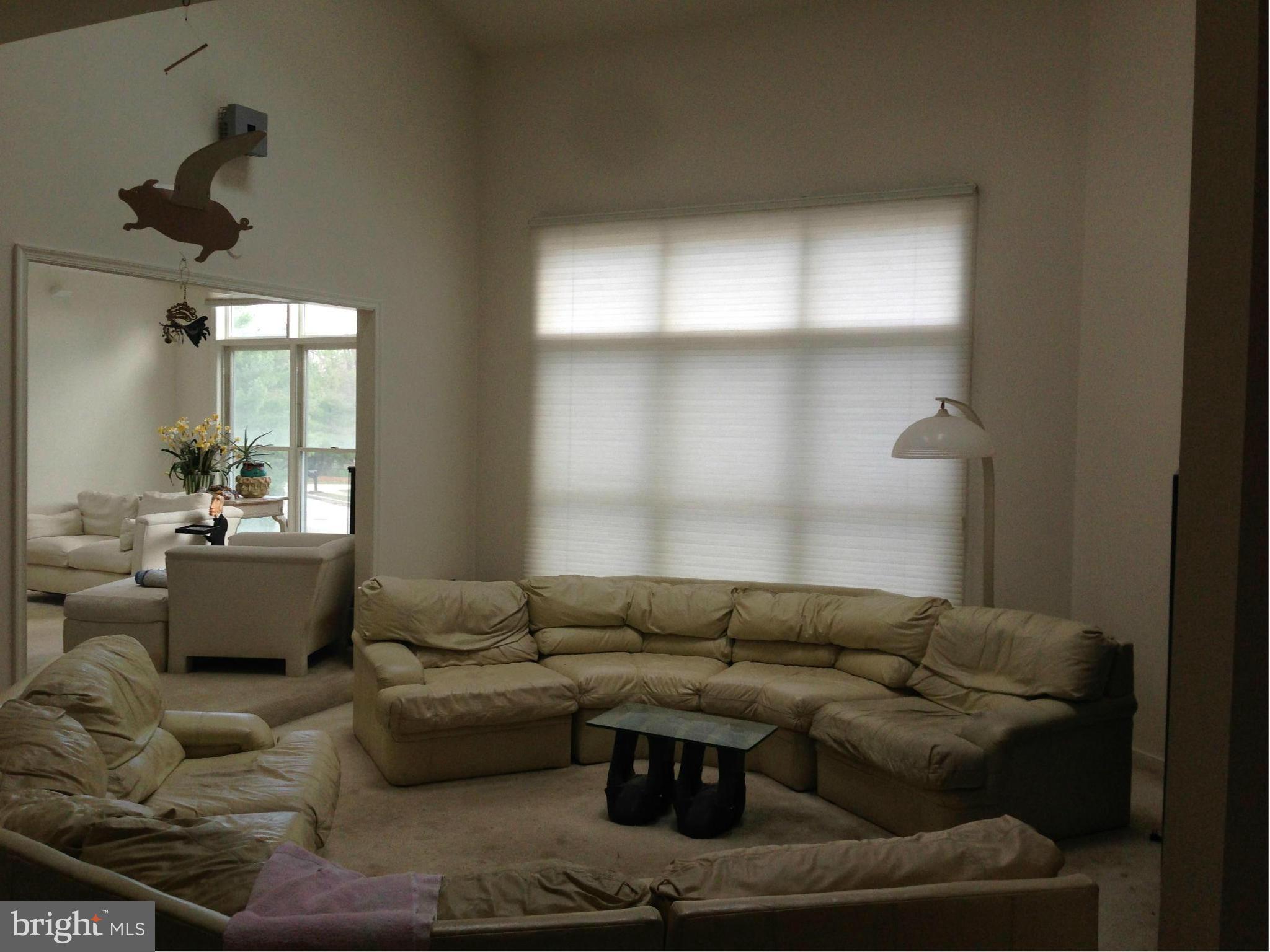 6929 Diana Road Baltimore, MD 21209 - Photo 4 of 4 Living Room
