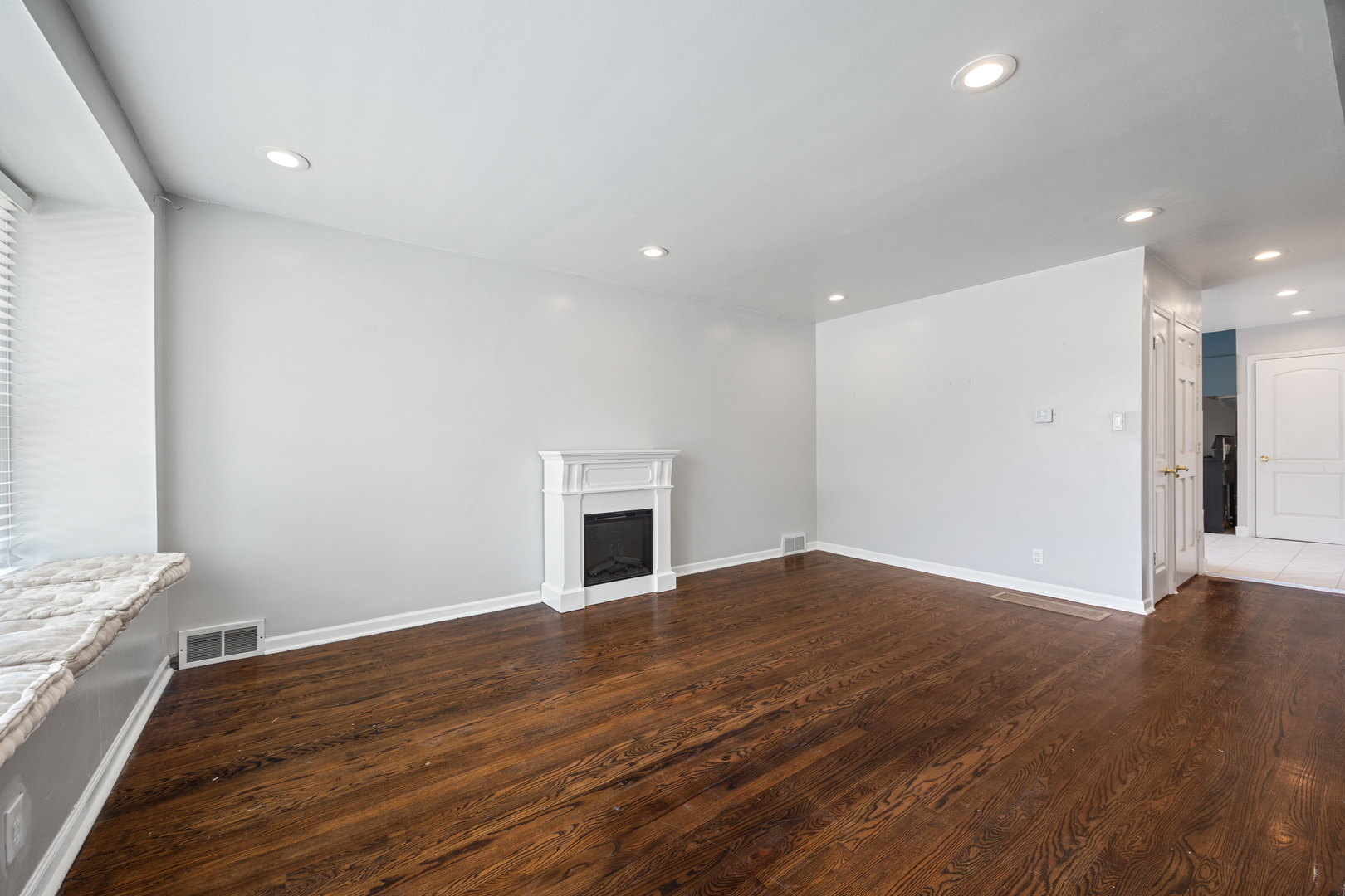 5240 South Ridgeway Avenue Chicago, IL 60632 - Photo 8 of 21 Gallery Image 8