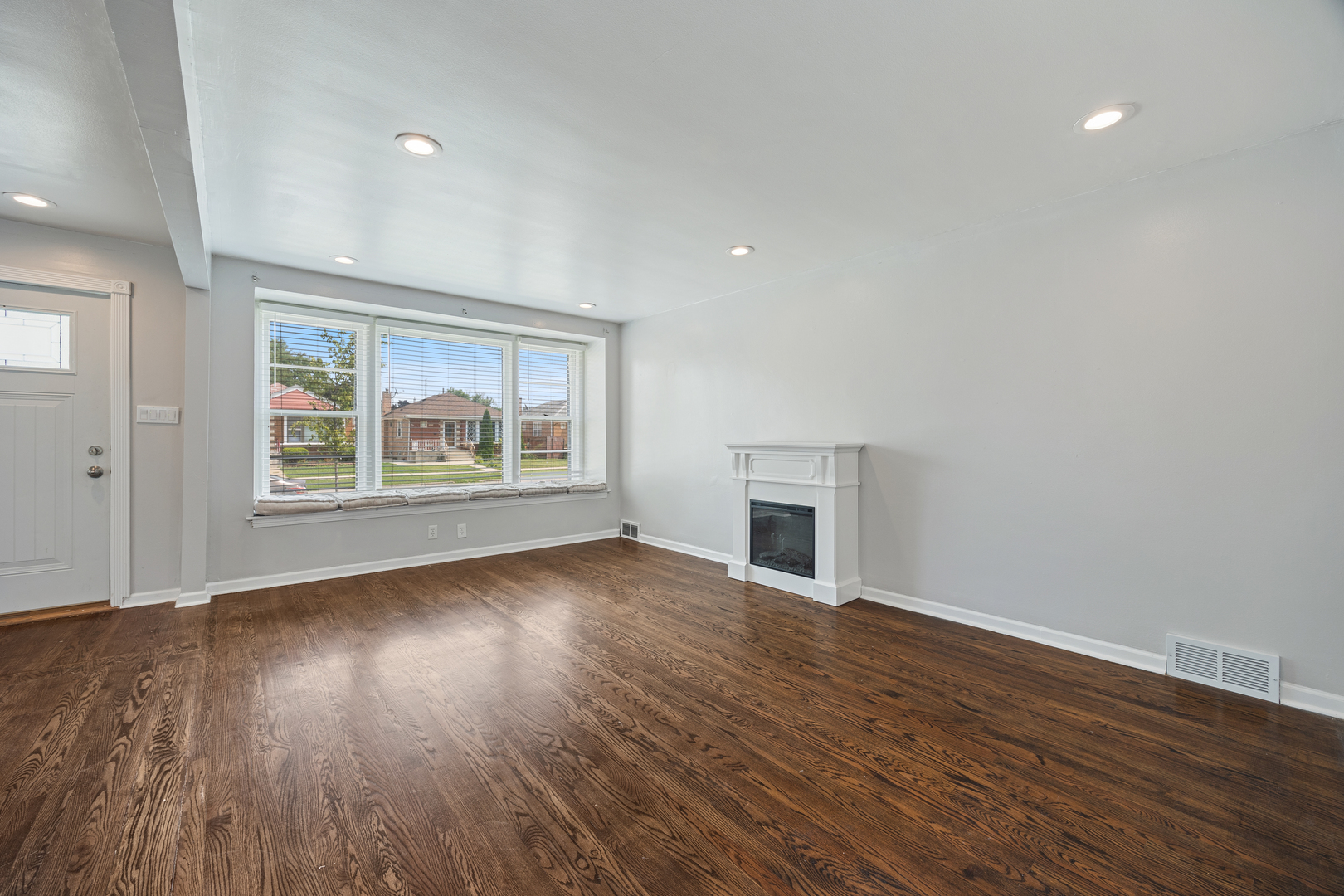 5240 South Ridgeway Avenue Chicago, IL 60632 - Photo 9 of 21 Gallery Image 9