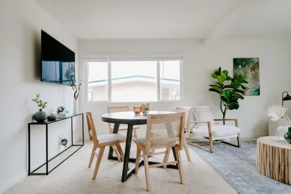a view of a livingroom with furniture