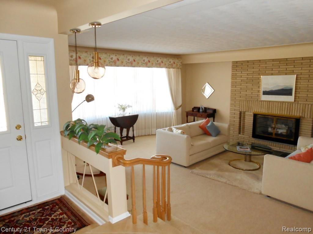 685 Lynndale Court Rochester, MI 48309 - Photo 3 of 56 Liv Rm 1.jpg