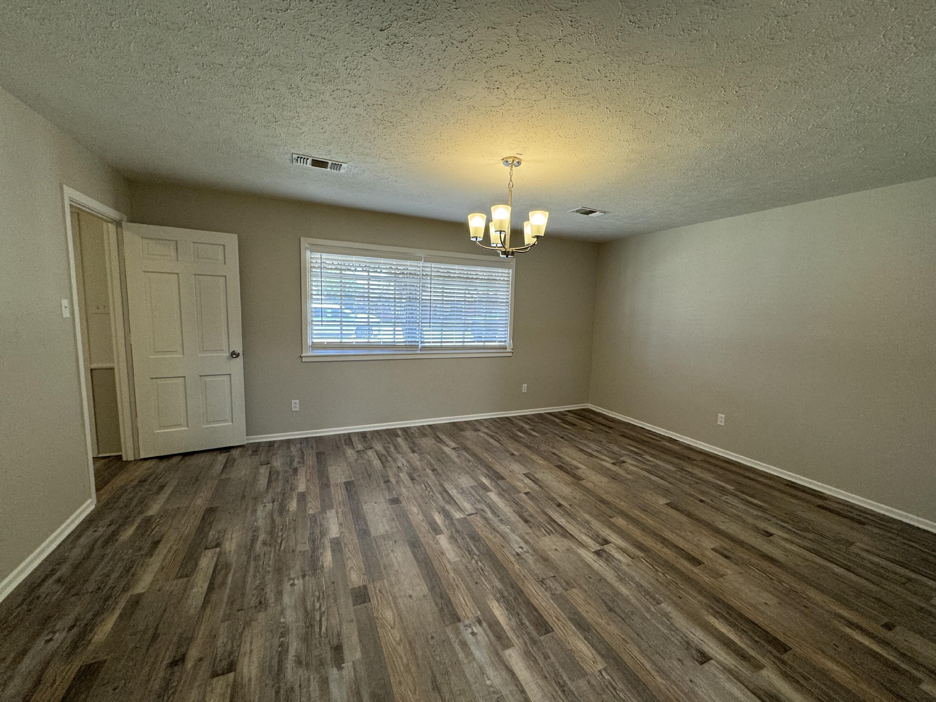 3006 59th Street Lubbock, TX 79413 - Photo 6 of 11 IMG_4050