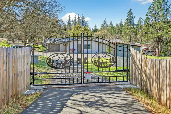 $595,000 | 5700 Highway 238, Jacksonville, OR 97530