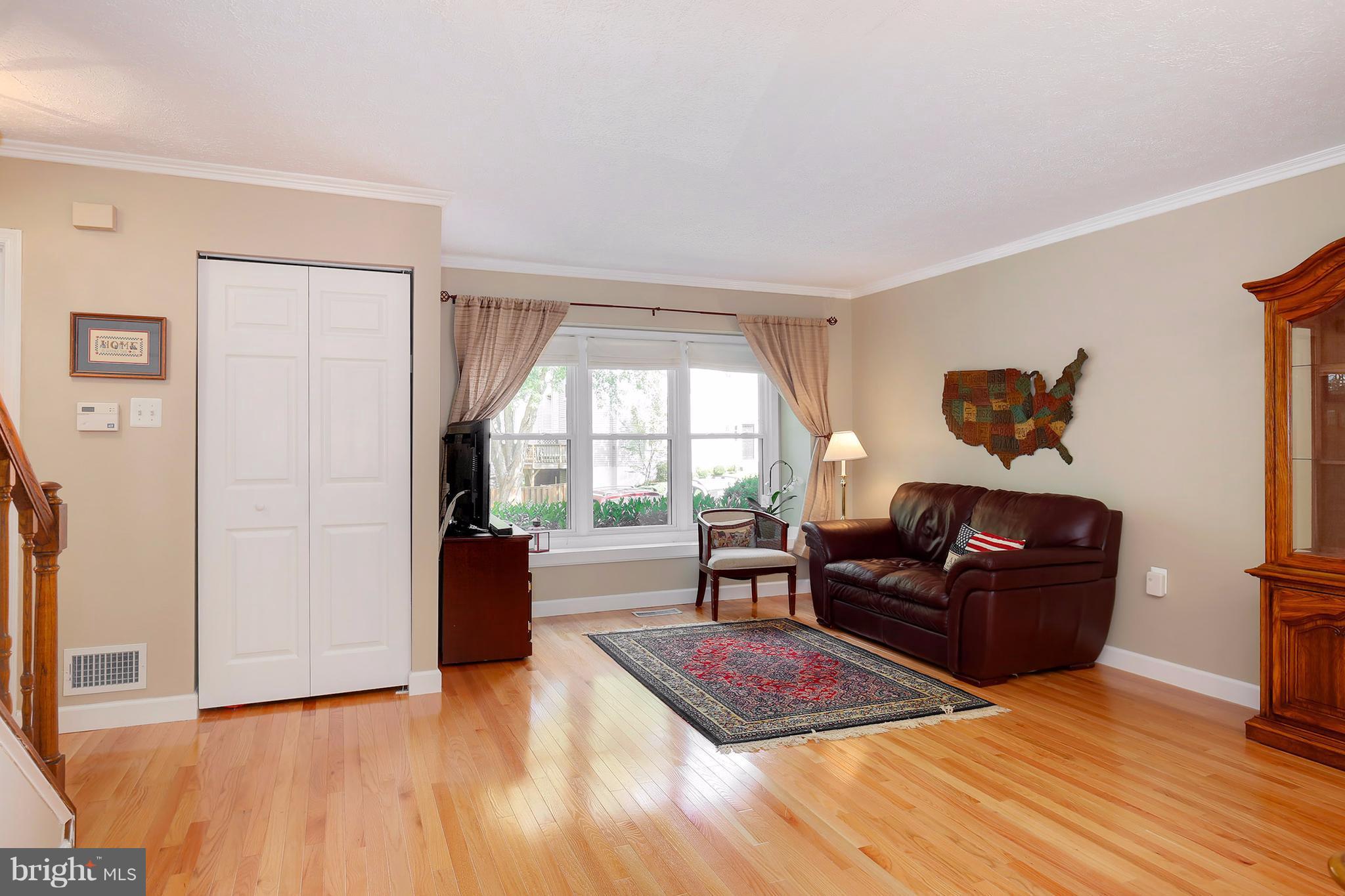 7247 Kousa Lane Springfield, VA 22152 - Photo 3 of 29 Living Room