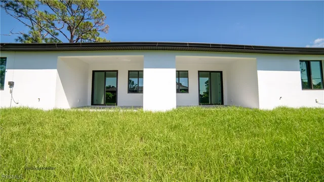 $1,850 | 2401-2403 Matena Avenue South, Lehigh Acres, FL 33973