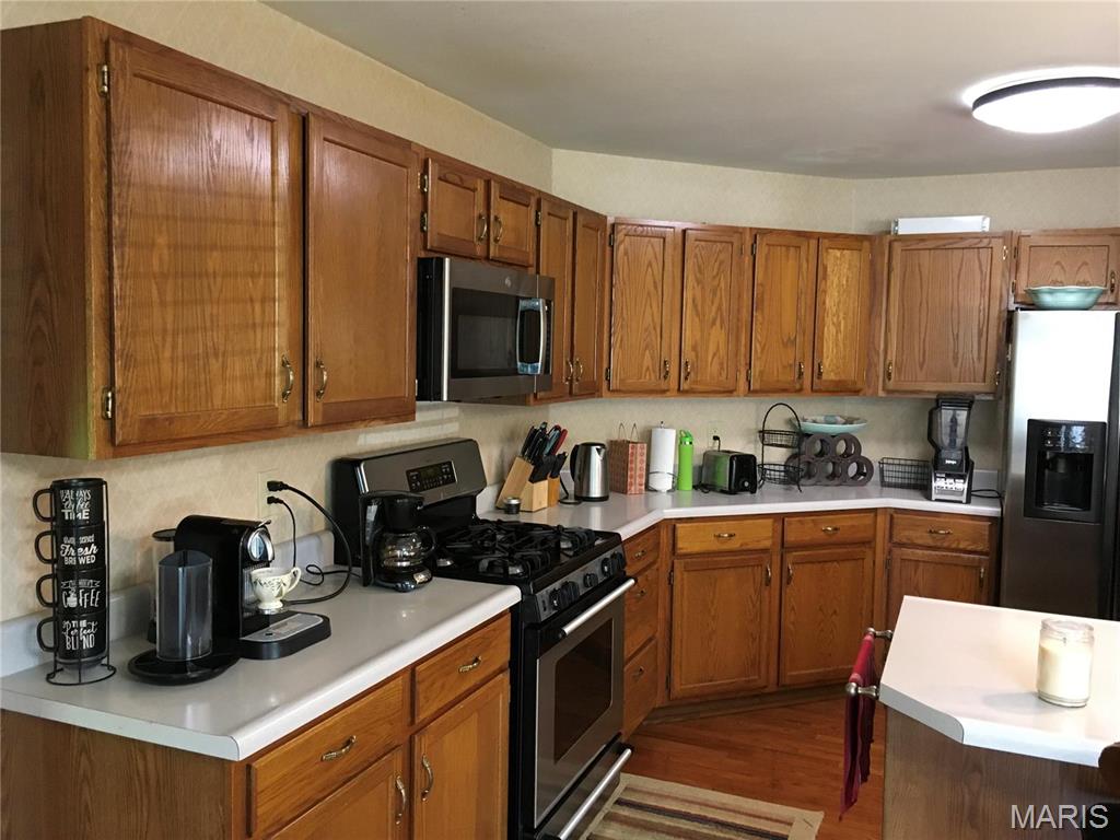 1111 Oak Borough Drive Ballwin, MO 63021 - Photo 12 of 49