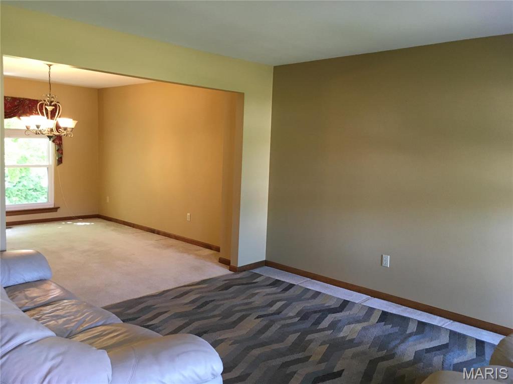 1111 Oak Borough Drive Ballwin, MO 63021 - Photo 20 of 49