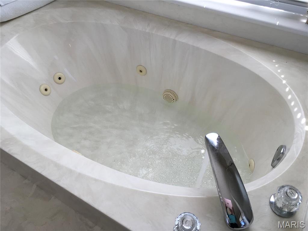 1111 Oak Borough Drive Ballwin, MO 63021 - Photo 31 of 49