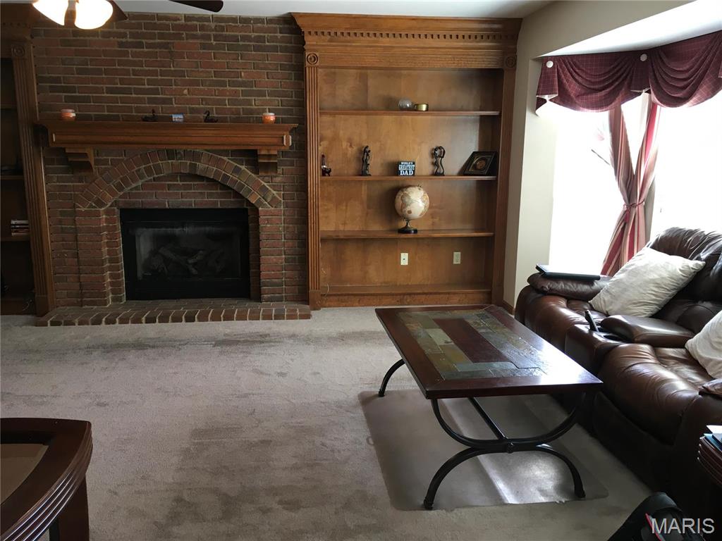 1111 Oak Borough Drive Ballwin, MO 63021 - Photo 9 of 49