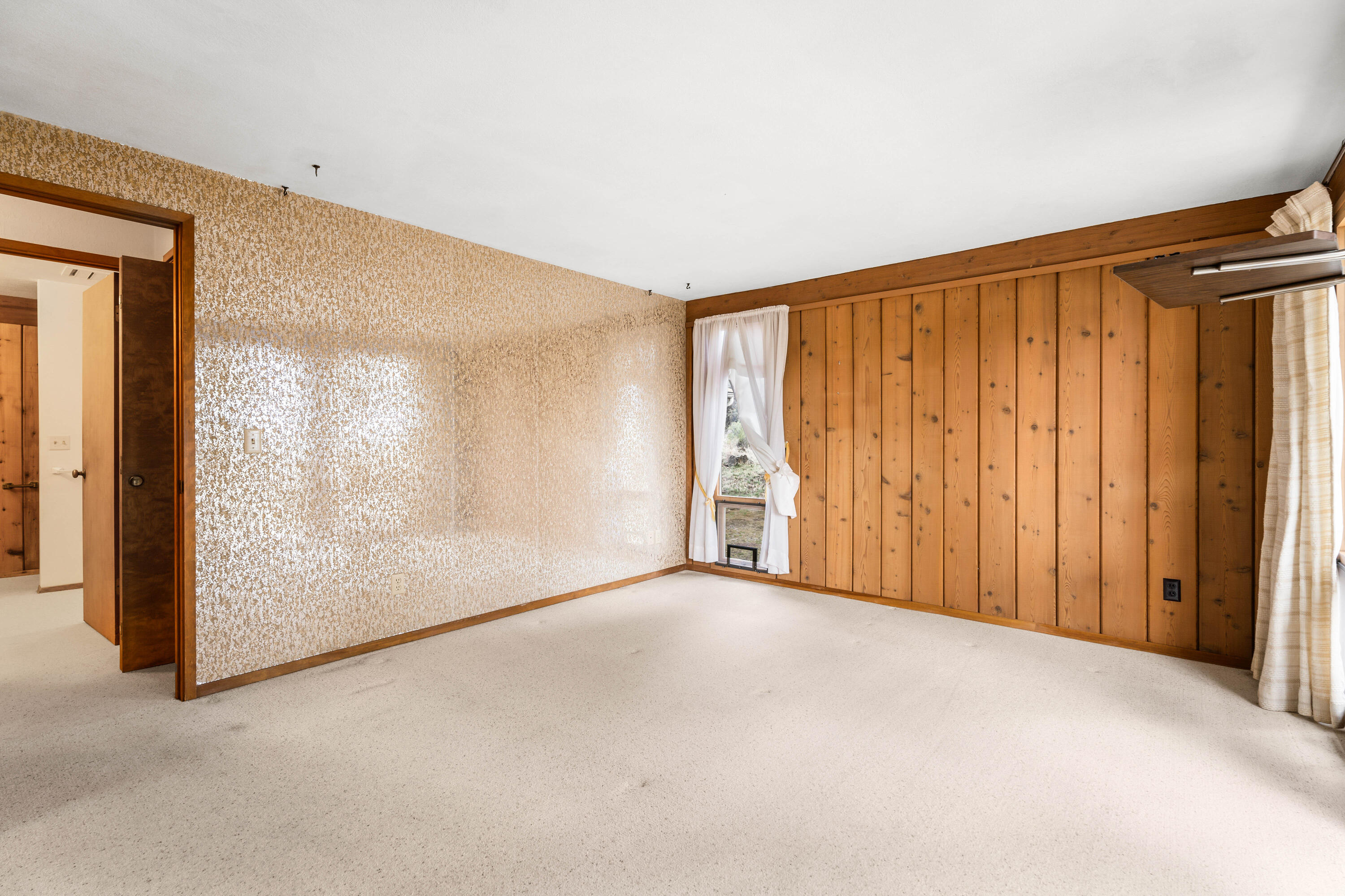 1670 Northwest Putnam Road Bend, OR 97703 - Photo 20 of 40 36-Bedroom