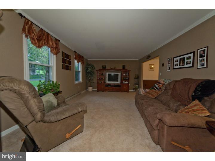 650 Clemens Road Telford, PA 18969 - Photo 12 of 25 Living Room