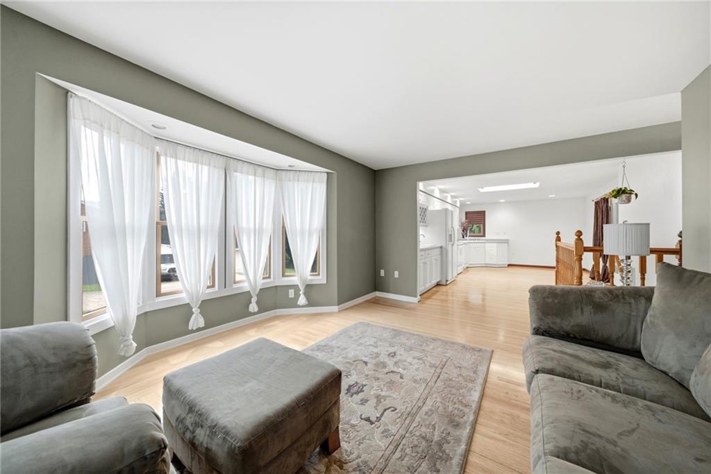 308 Maple Road Pittsburgh, PA 15239 - Photo 6 of 47 Gallery Image 6