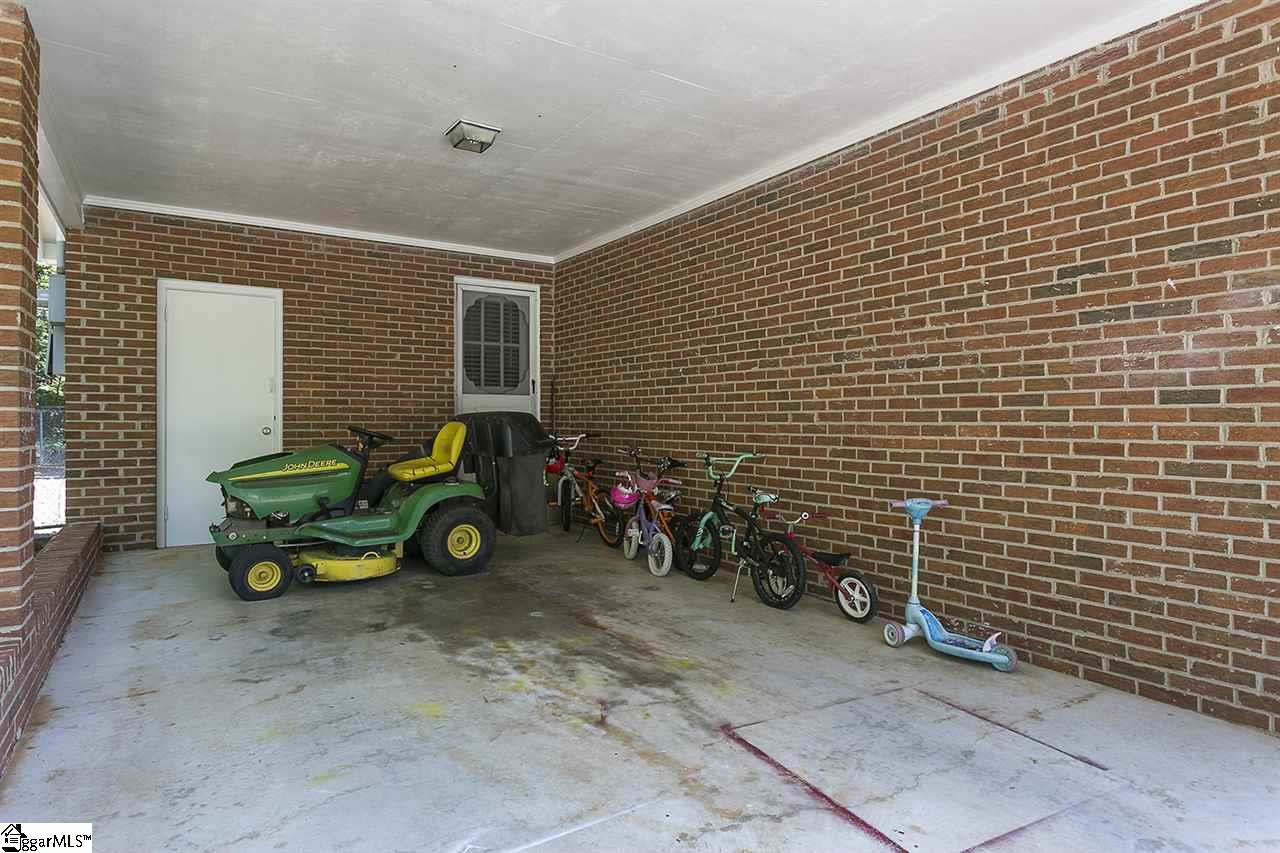 2601 East Lee Road Taylors, SC 29687 - Photo 4 of 25