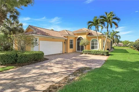 $740,000 | 28032 Eagle Ray Court, Bonita Springs, FL 34135